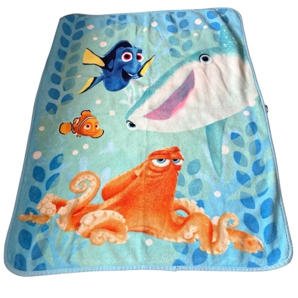 Disney Finding Dory Blue and Orange Blanket Fleece Fish